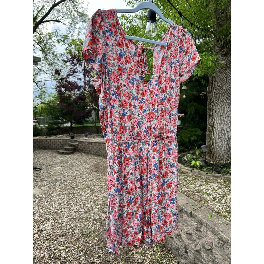 American Eagle Floral Romper M Red Blue Tie Back V-Neck Boho Festival Summer EUC